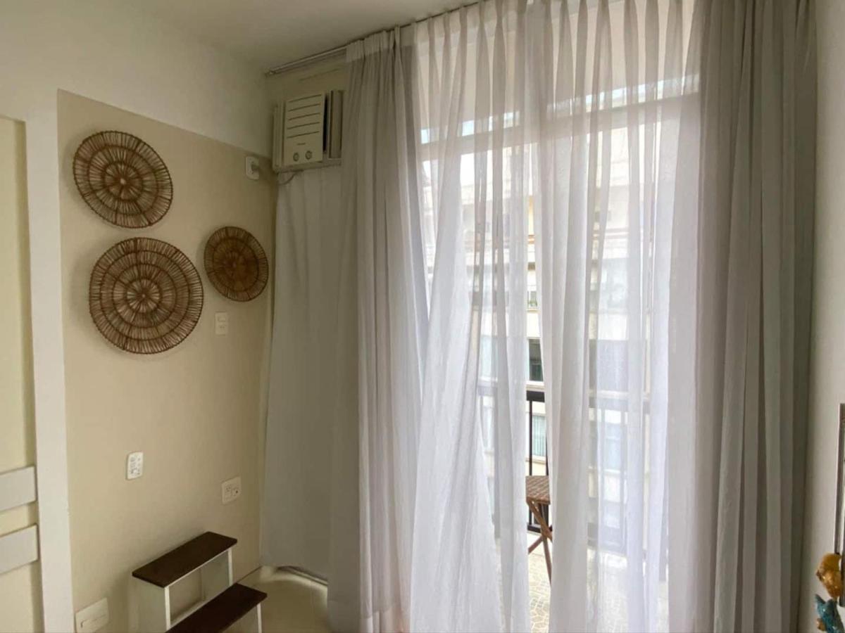 Studio_copacabana: Varandinha Com Vista Lateral Mar *