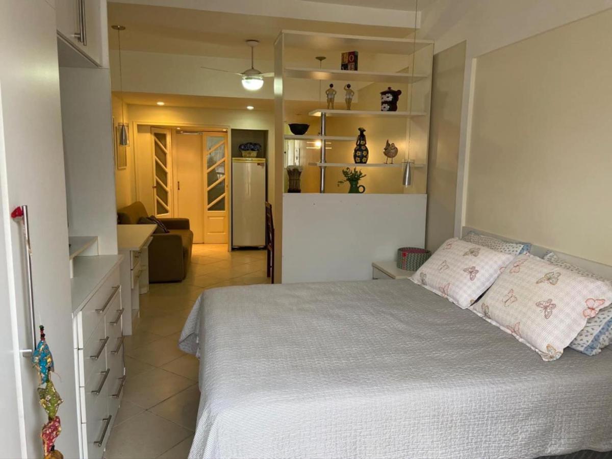 Appartement Studio_copacabana: Varandinha Com Vista Lateral Mar Rio de Janeiro